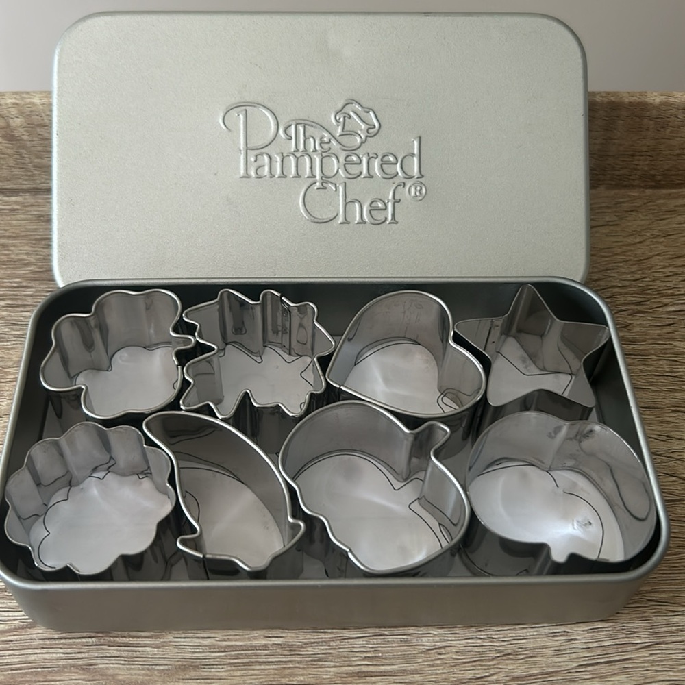 Pampered Chef Cookie Cutter Set with Tin